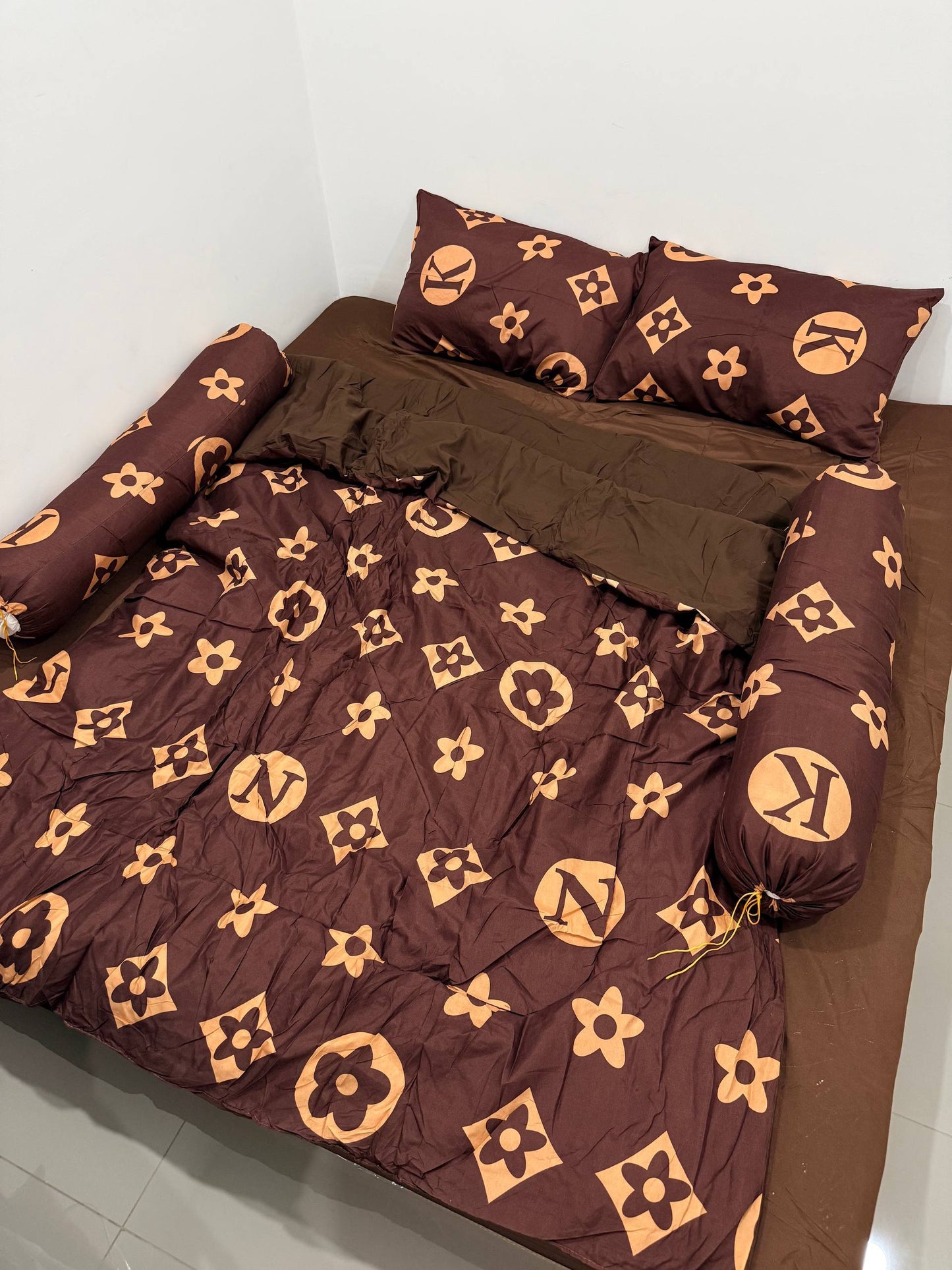 ឈុតកម្រាលពូក Bedsheet